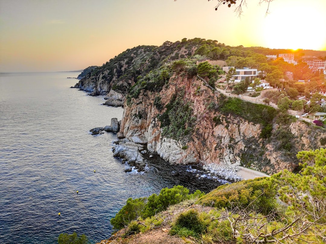 Atardecer en Tossa de Mar, Costa Brava, visto desde una excursi&oacute;n en barco.