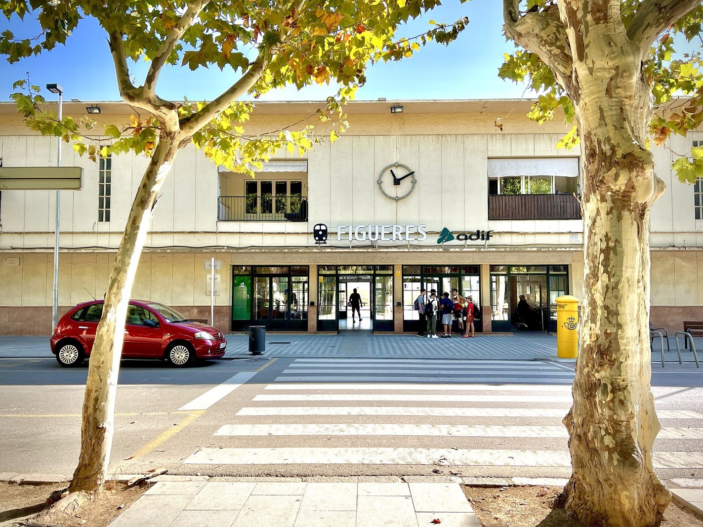 Estación de tren ADIF en Figueres, Cataluña, octubre 2023.